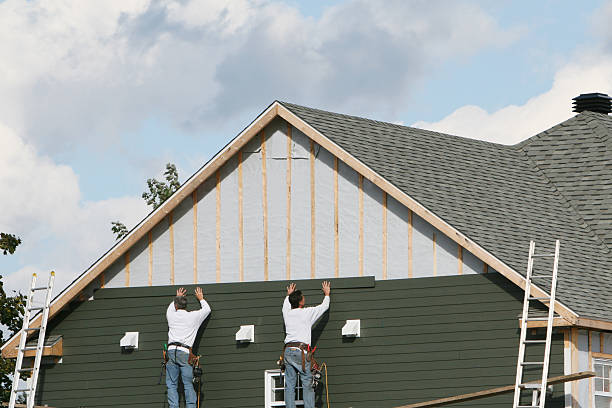 Professional Siding Replacement technician working in Davidsonville, MD